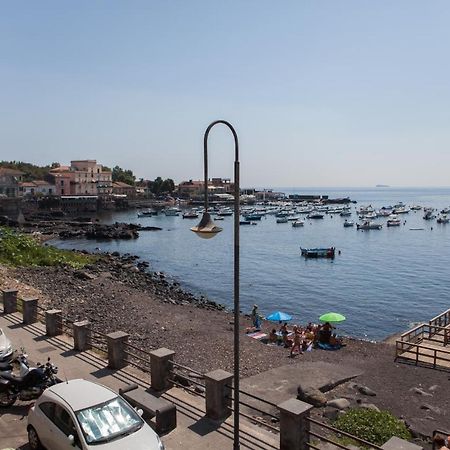 Bed and Breakfast Un Tuffo Nella Baia Di Capomulini Acireale Exterior foto